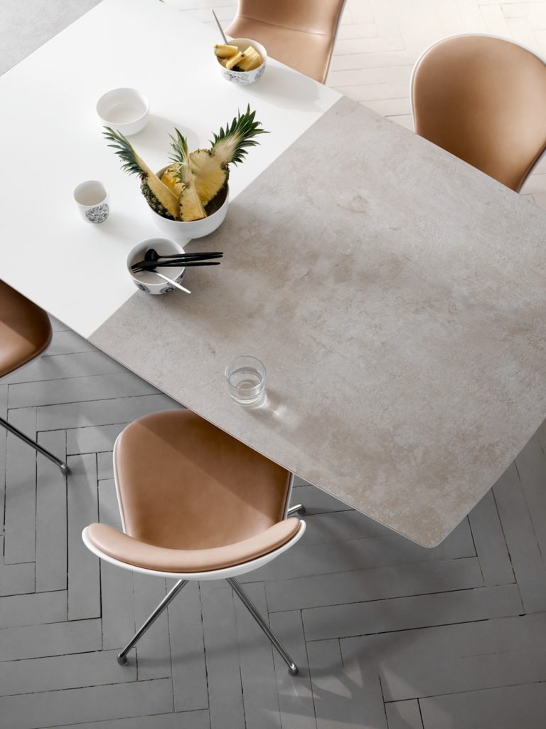 Milano extendable table in ceramic top by BoConcept 2