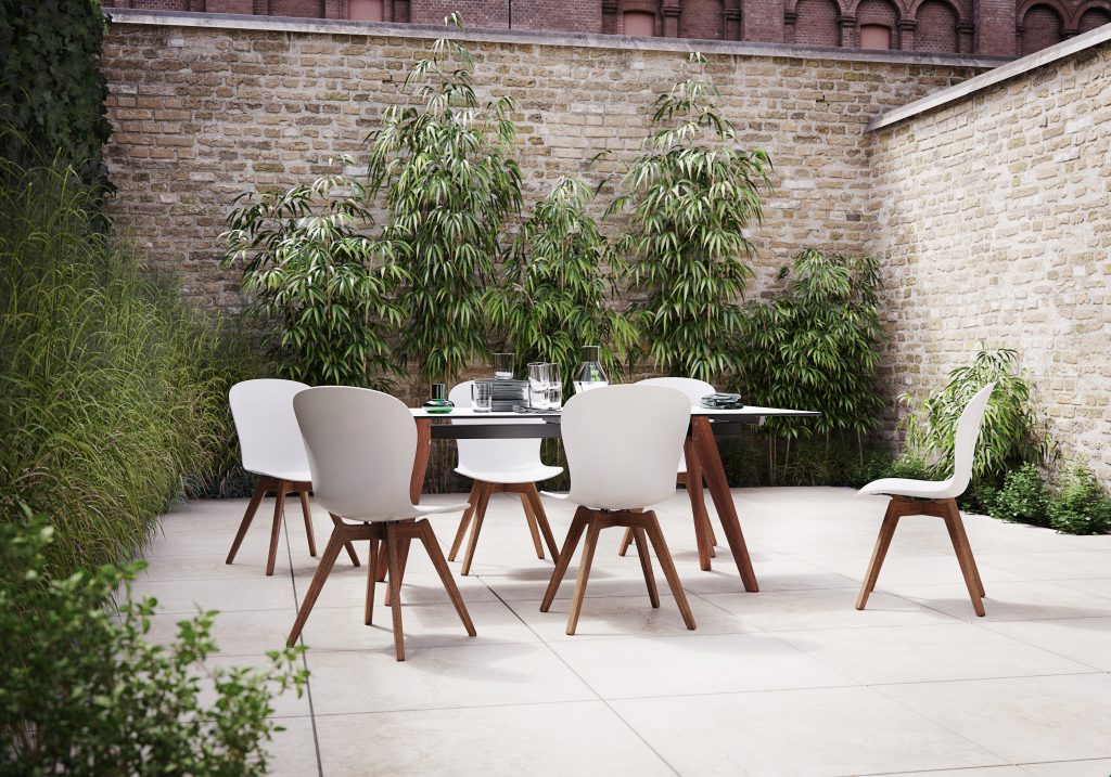 Outdoor dining by BoConcept